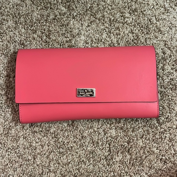 Kate Spade wallet - Picture 1 of 3